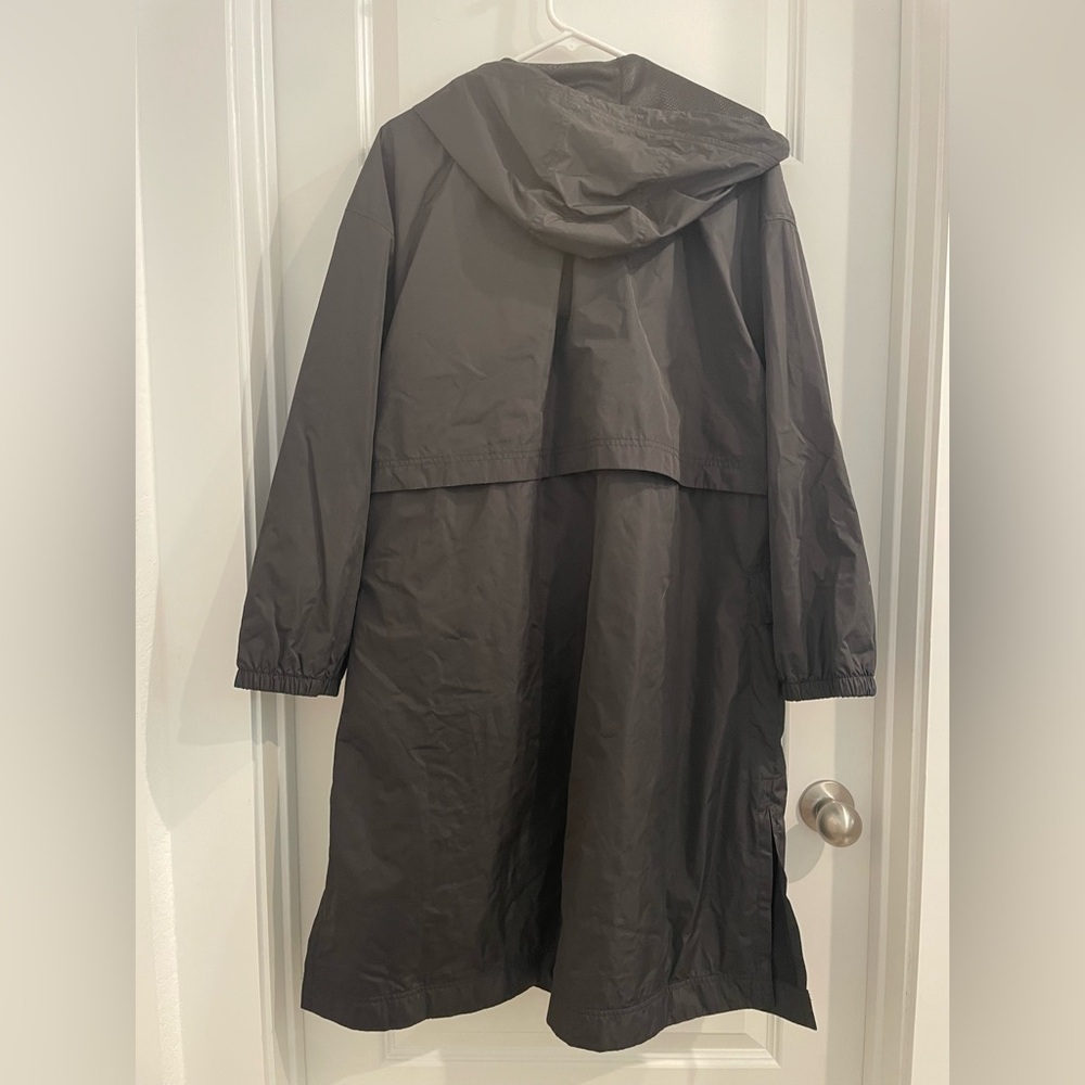 Old Navy Active Black Water-Resistant Jacket with Hood - Picture 3 of 3
